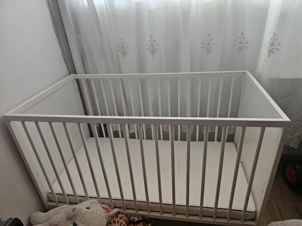 Wit babybedje met matras, Ophalen of Verzenden, Gebruikt, Ledikant