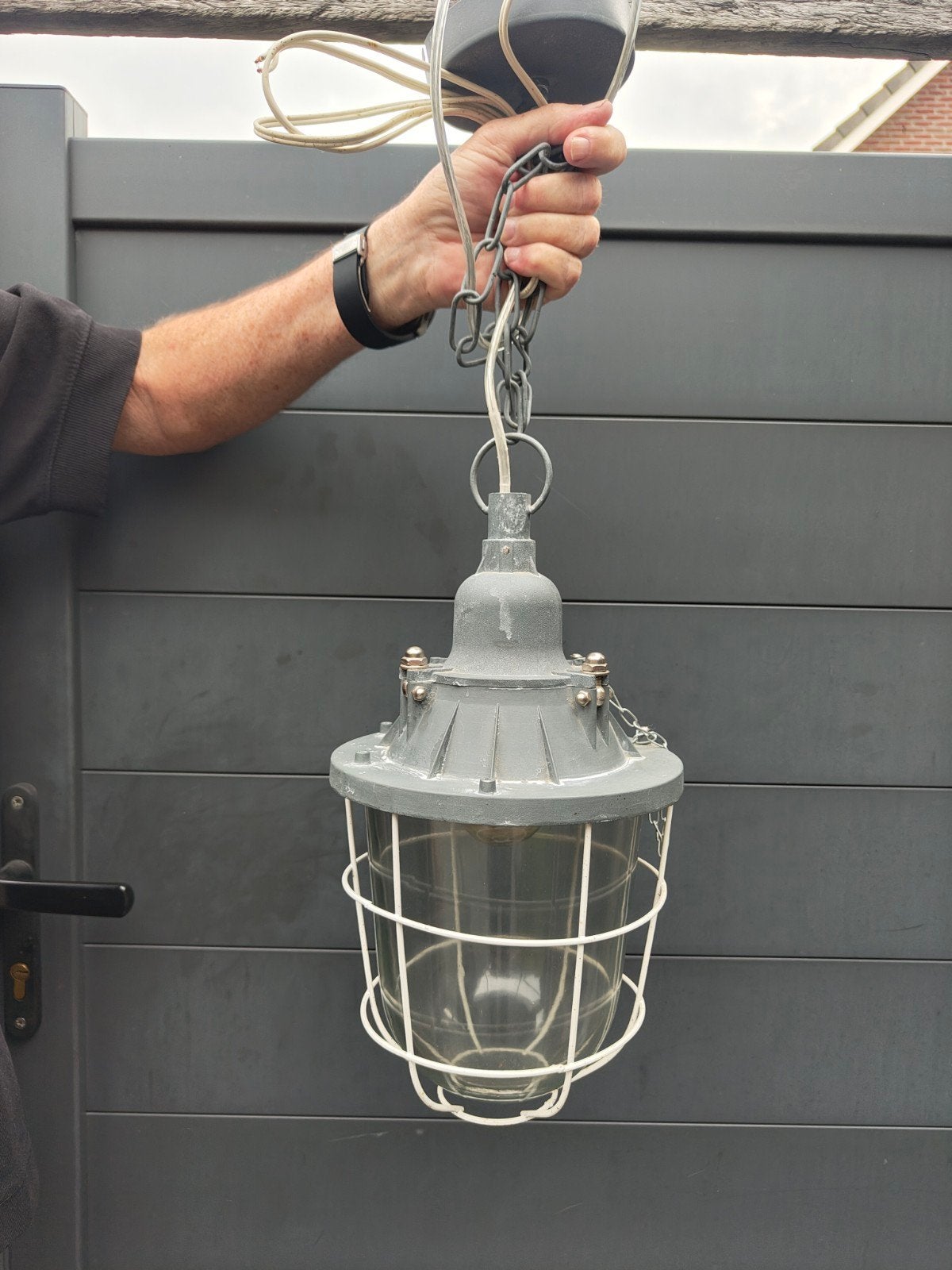 Industriële hanglamp - Silver kleurig - IJzeren beschermkorf, Huis en Inrichting, Ophalen, Vintage, E27 (groot), Zo goed als nieuw