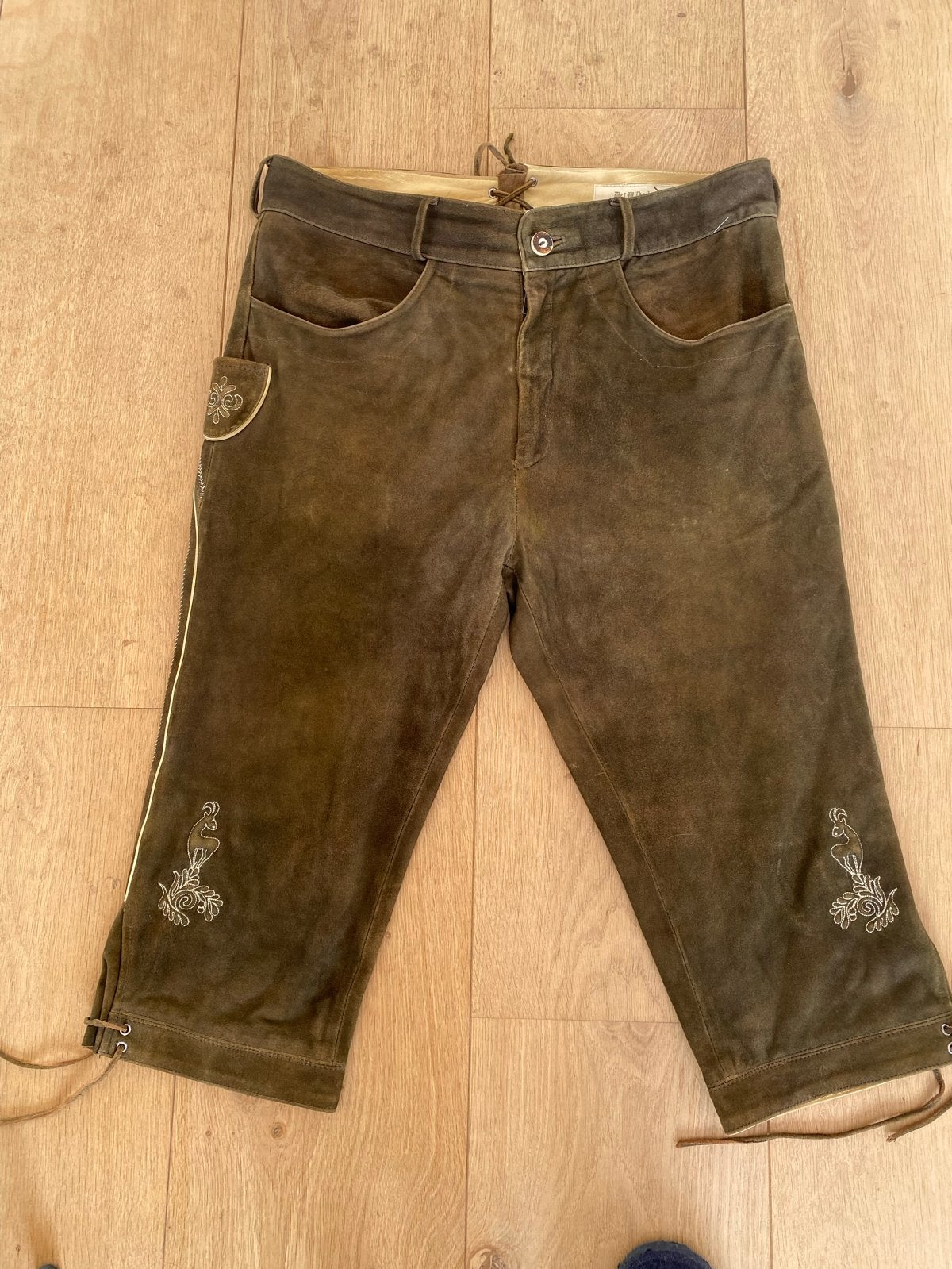 Lederhose Der Wildschutz maat 54 - Oktoberfest, Ophalen of Verzenden, Zo goed als nieuw, Maat 52/54 (L)