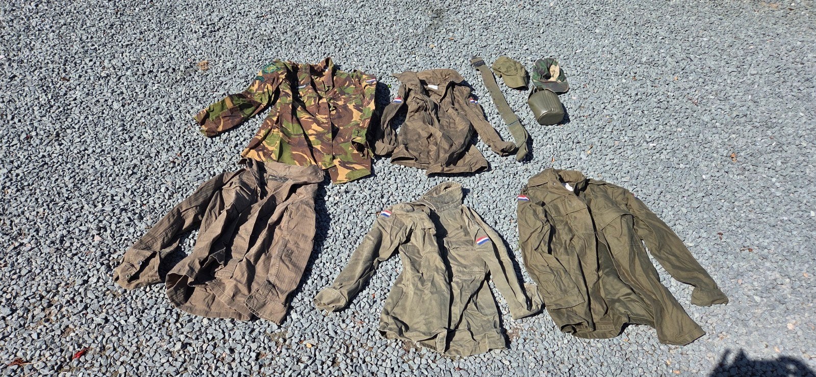 Diverse legerkleding en uitrusting - Jaren '70 en '80, Verzamelen, Militaria | Algemeen, Ophalen of Verzenden