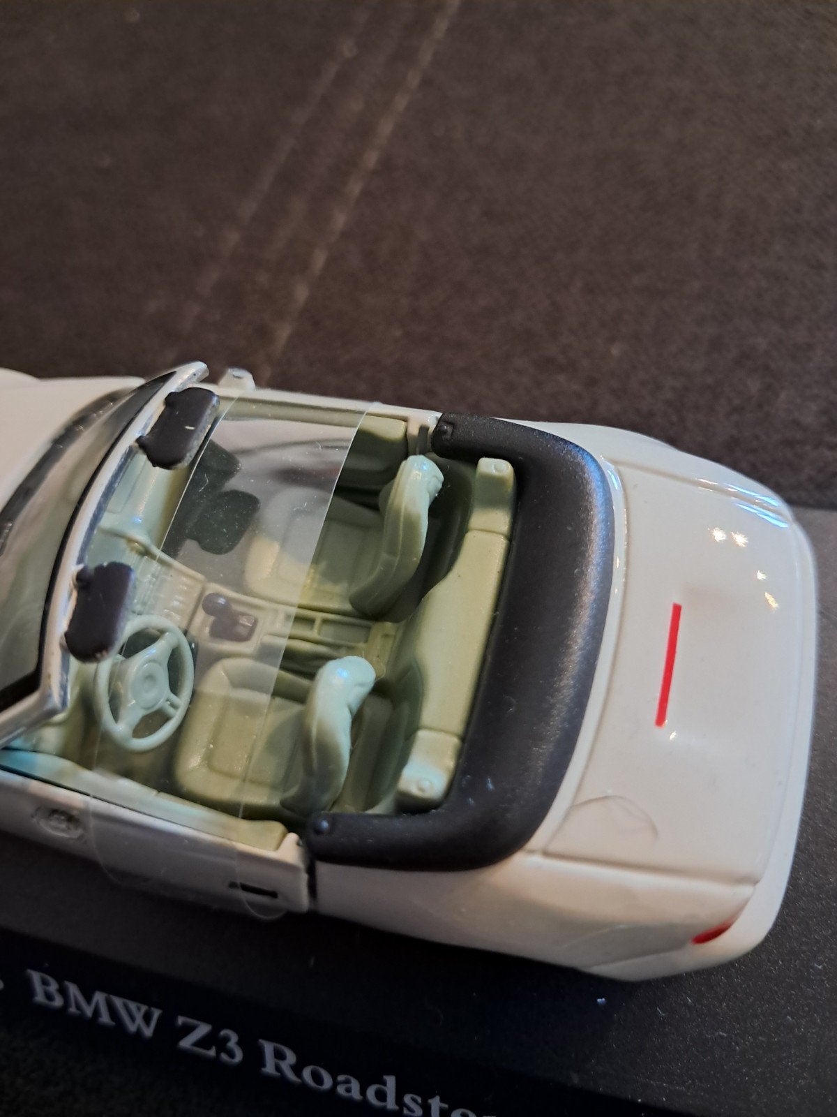 Foto 4 van BMW Z3 Roadster modelauto 1/43 (Cararama) – Deuren kunnen op