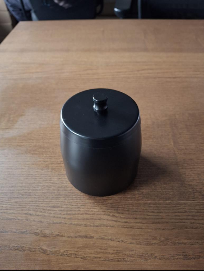 Zwarte asbak met deksel - Ongebruikt, Ophalen of Verzenden, Nieuw, Asbak