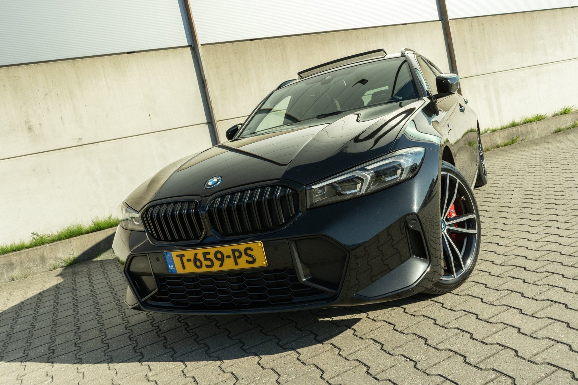 Foto 24 van BMW 3-serie Touring 320e M Sport PANO M-performance 19 Inch