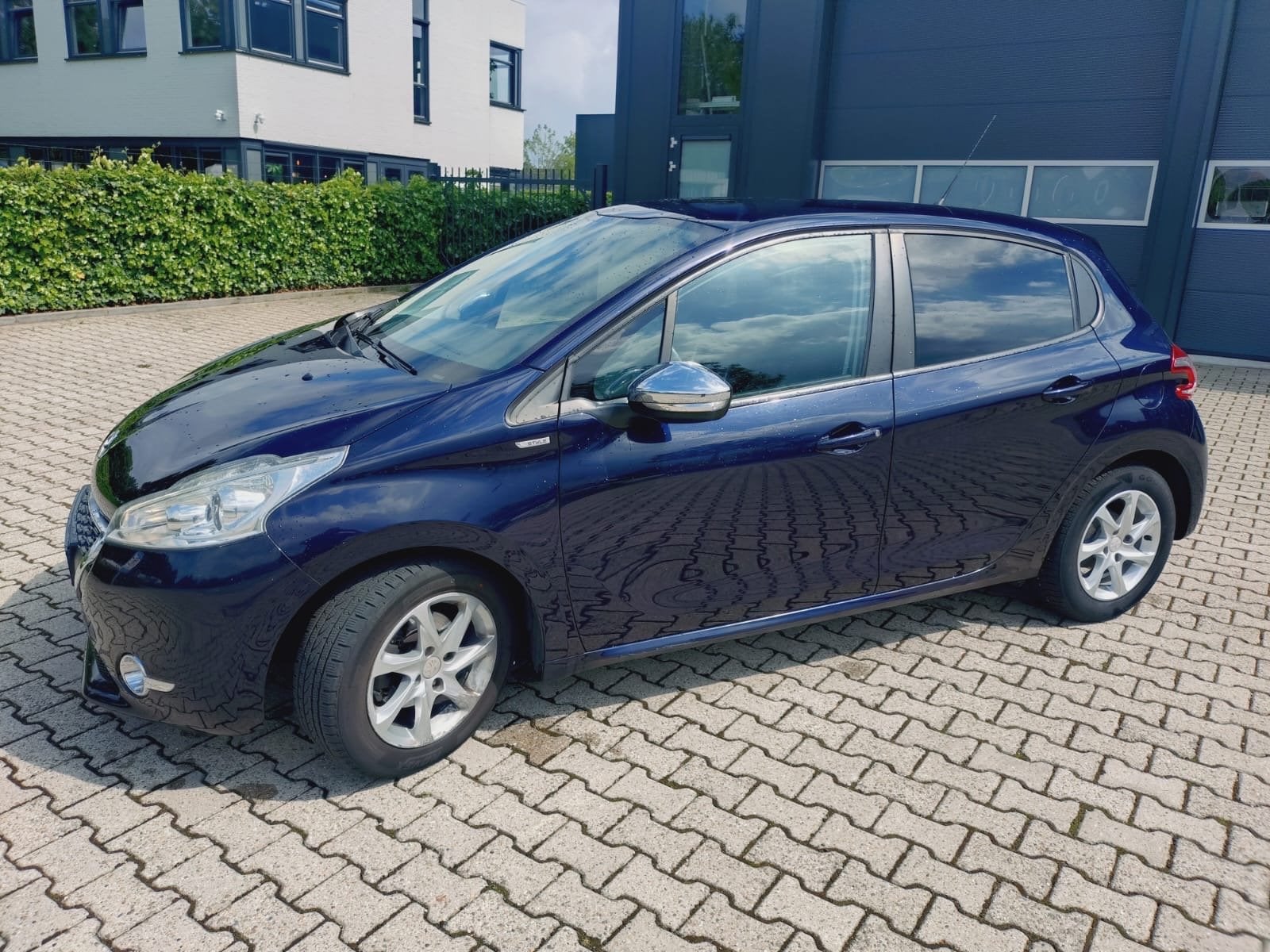 Peugeot 208 1.2 VTI 60KW/82PK 5-D 2013 Blauw, Auto's, Voorwielaandrijving, 31 €/maand, 1199 cc, Blauw