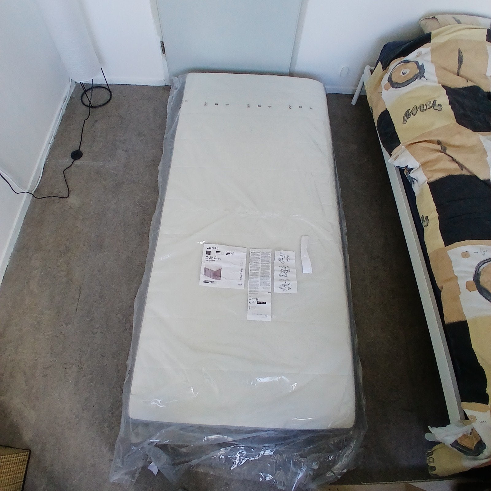 IKEA Vesteroy pocketveringmatras 90x200cm. Zo goed als nieuw, Ophalen of Verzenden, Zo goed als nieuw, Eenpersoons, 90 cm