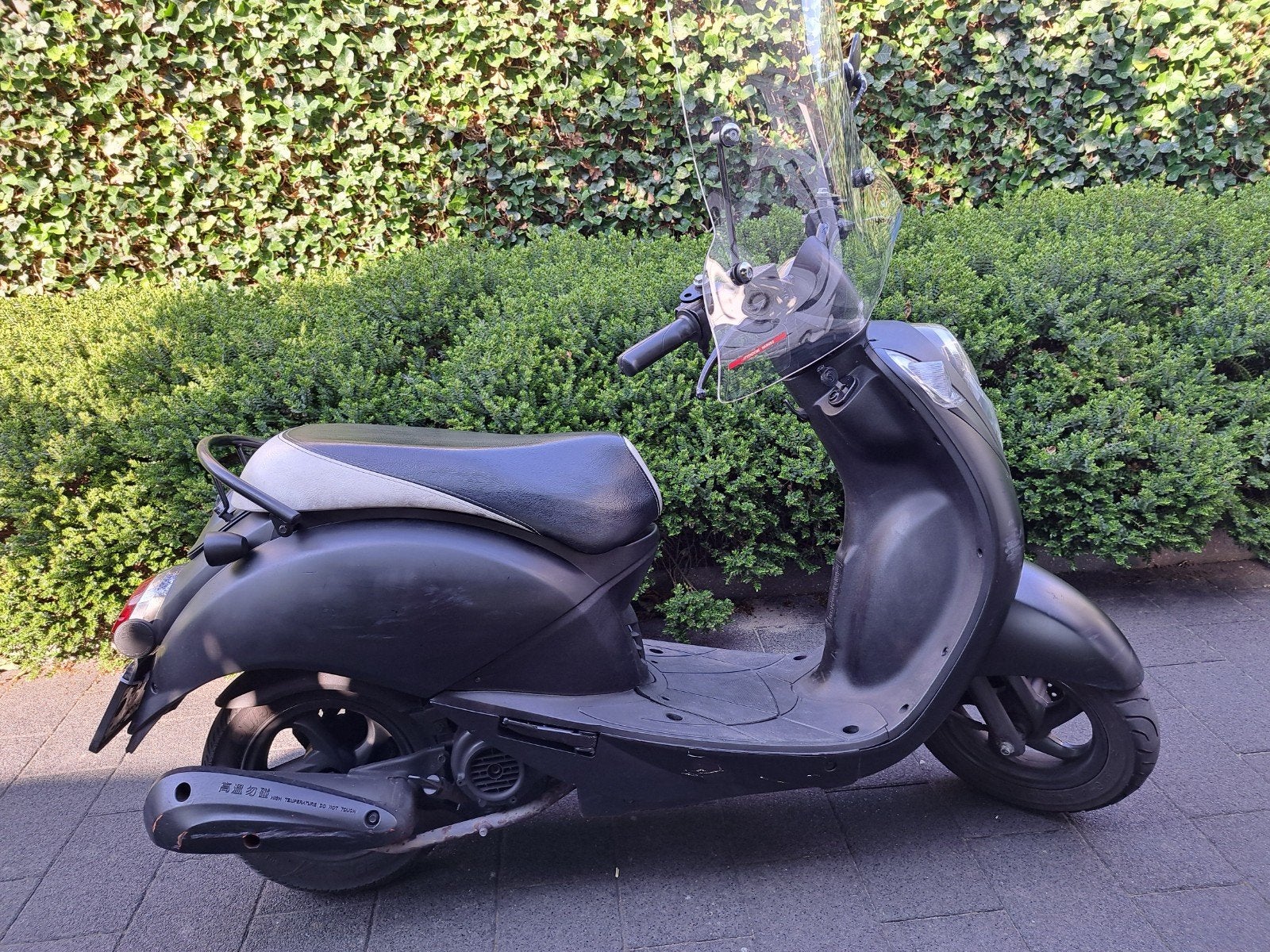 Sym mio 50 mat zwart geel kenteken, Fietsen en Brommers, Scooters | SYM, Gebruikt, Maximaal 45 km/u, Benzine, 50 cc
