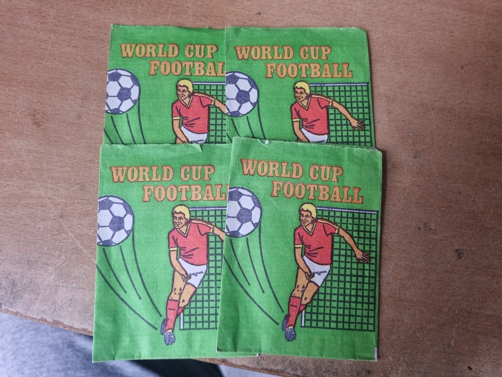 Voetbalplaatjes Lege zakjes Monty WK 1982 vintage no panini, Ophalen of Verzenden, Meerdere stickers