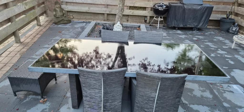 Grote zware tafel met rotan poten&5stoelen, Tuin en Terras, Tuintafels, Ophalen of Verzenden, Rond