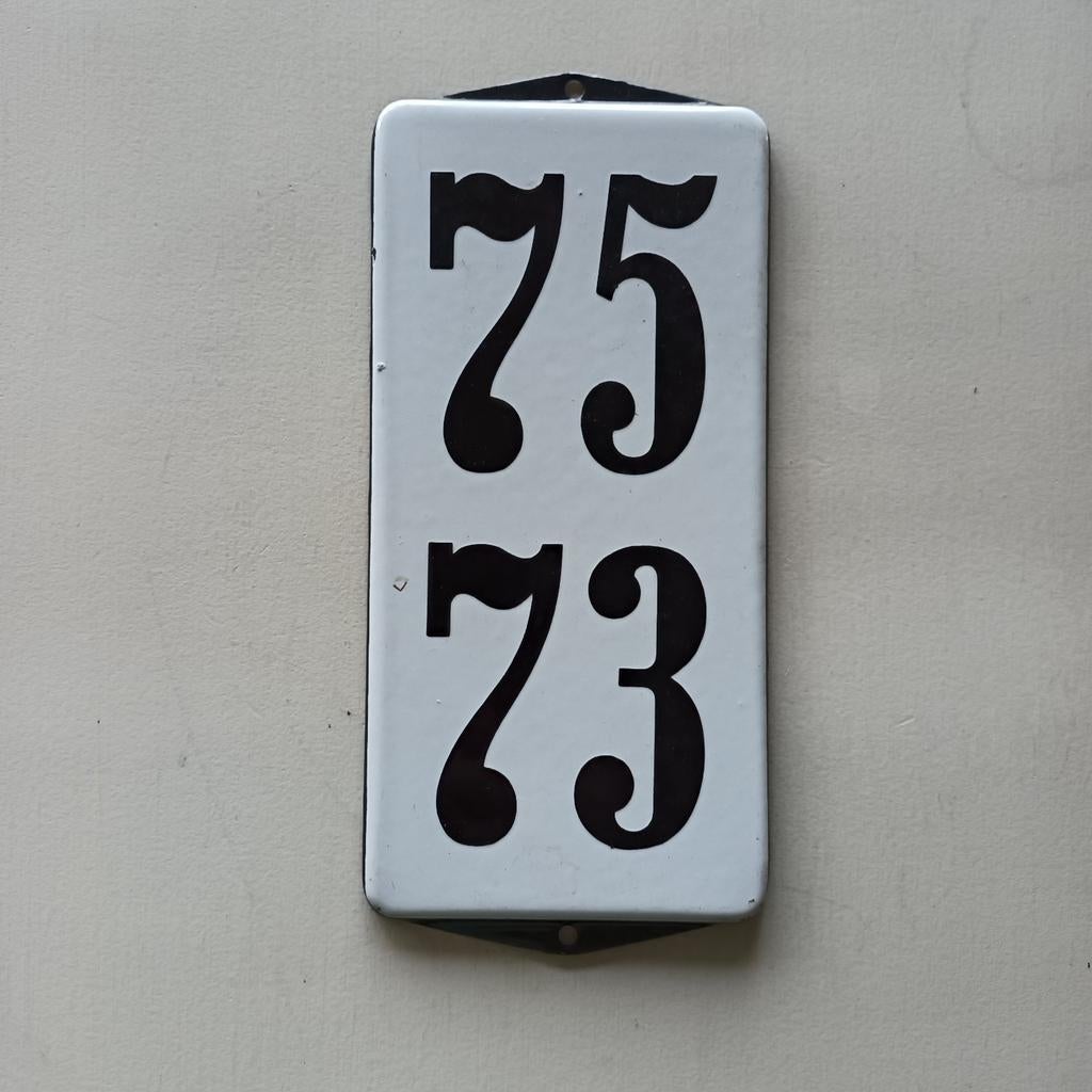 Oude emaille huisnummer bord, Ophalen of Verzenden