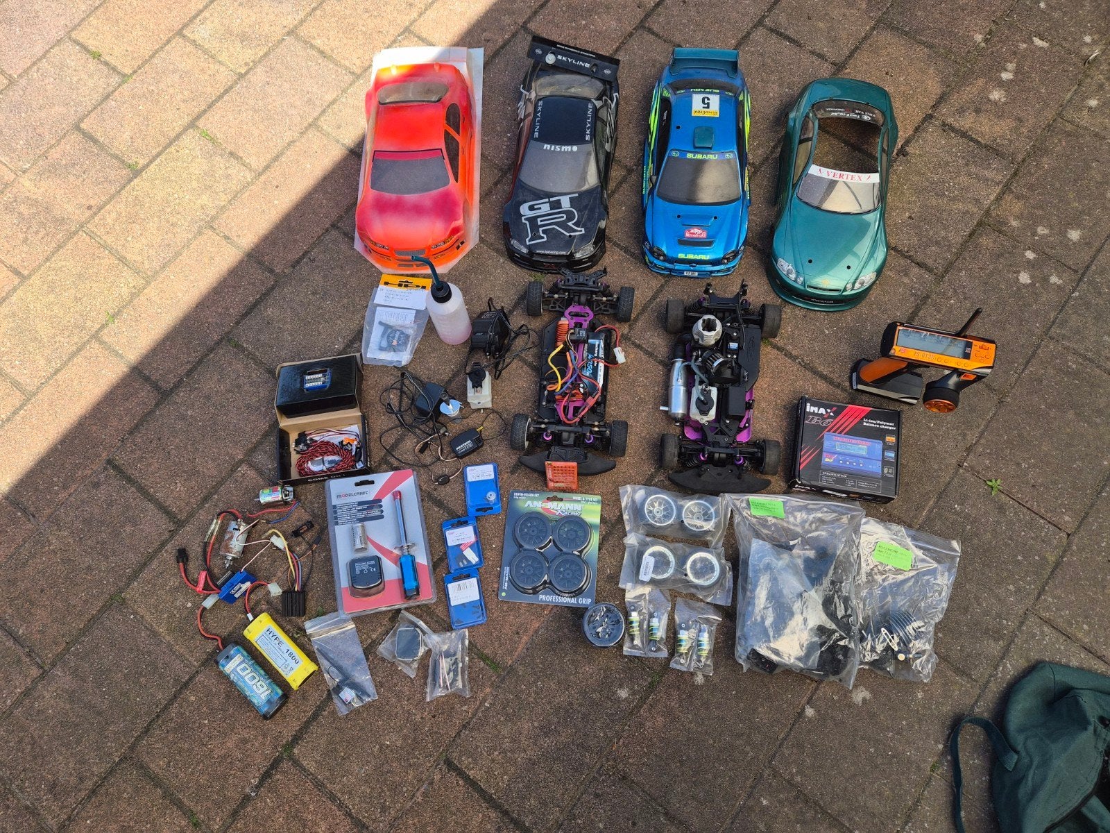 2x RC Auto's en veel accessoires - Nitro en Elektro, Hobby en Vrije tijd, Gebruikt, Ophalen of Verzenden, Schaal 1:10, Auto onroad