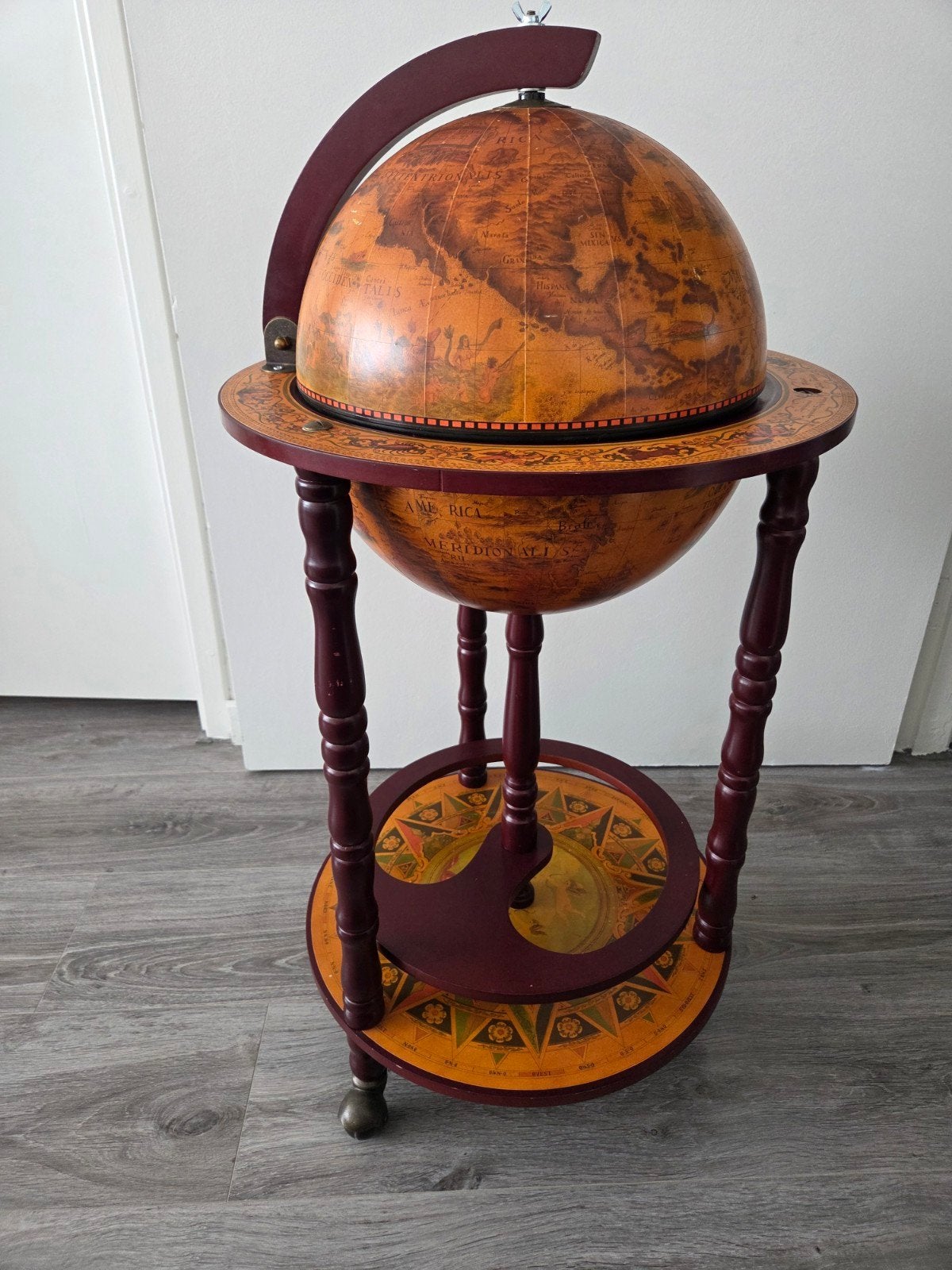 Antieke Globebar met Opbergruimte en Wieltjes, Huis en Inrichting, Ophalen, Globebar, Hout, Gebruikt