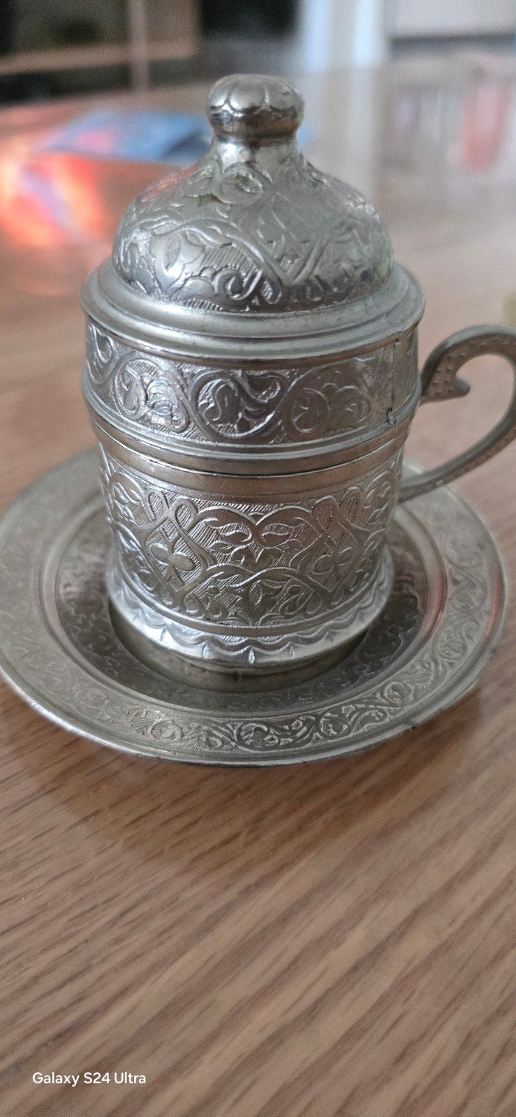 Antieke messing koffiekop met porseleinen inzet, Antiek en Kunst, Antiek | Goud en Zilver, Ophalen of Verzenden