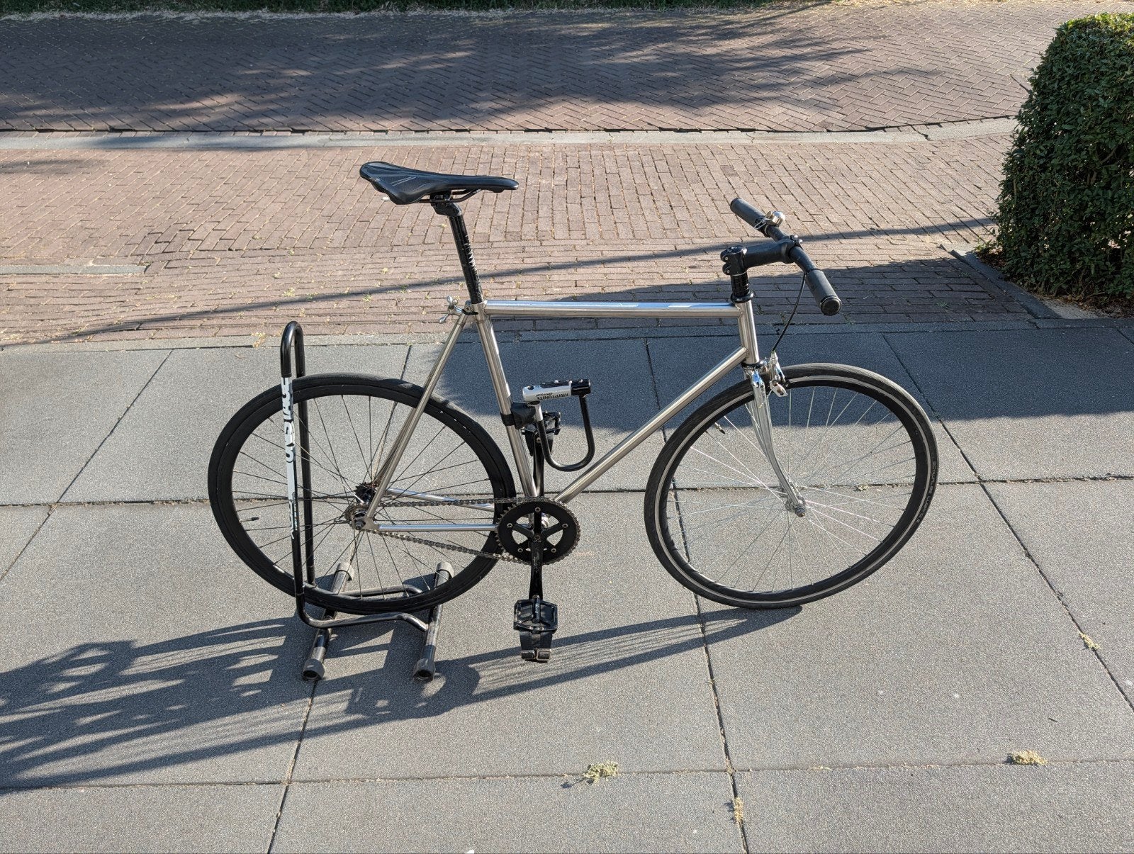 Fixie fiets, unieke frame van Van Hulsteijn, inc slot., Fietsen en Brommers, Fietsen | Heren | Herenfietsen, Gebruikt, Velgrem