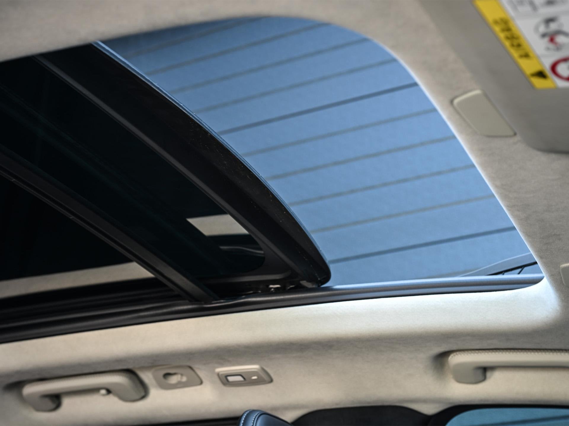 Volvo XC90 2.0 T8 Recharge AWD Ultimate Bright 7P. | Panoram, Gebruikt, 4 cilinders, 1969 cc, Zwart