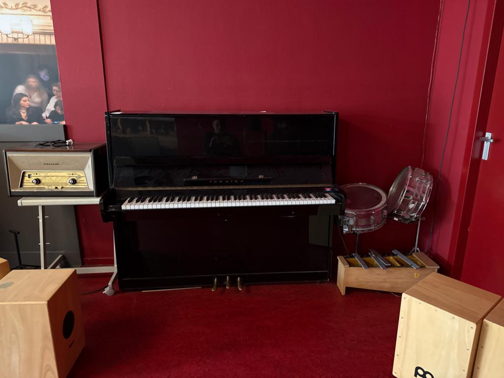 Zwarte Tchaika Piano - Gebruikt, Ophalen of Verzenden, Gebruikt, Zwart, Piano