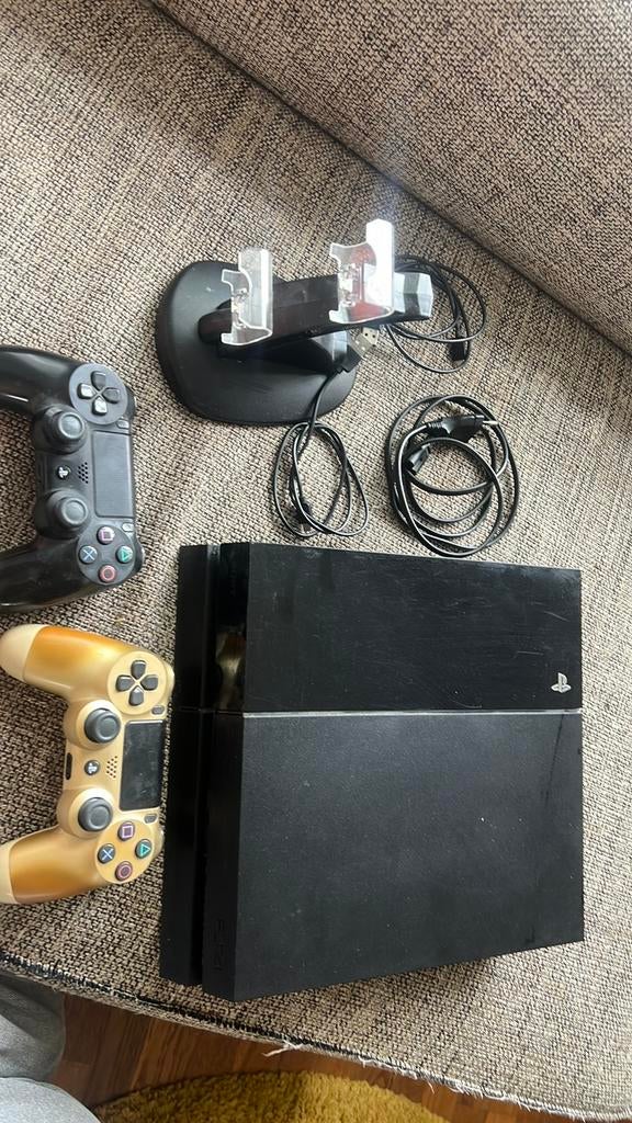 Ps4 met 2 controllers en dubbele oplader, Ophalen, Zo goed als nieuw, Met 2 controllers, Original