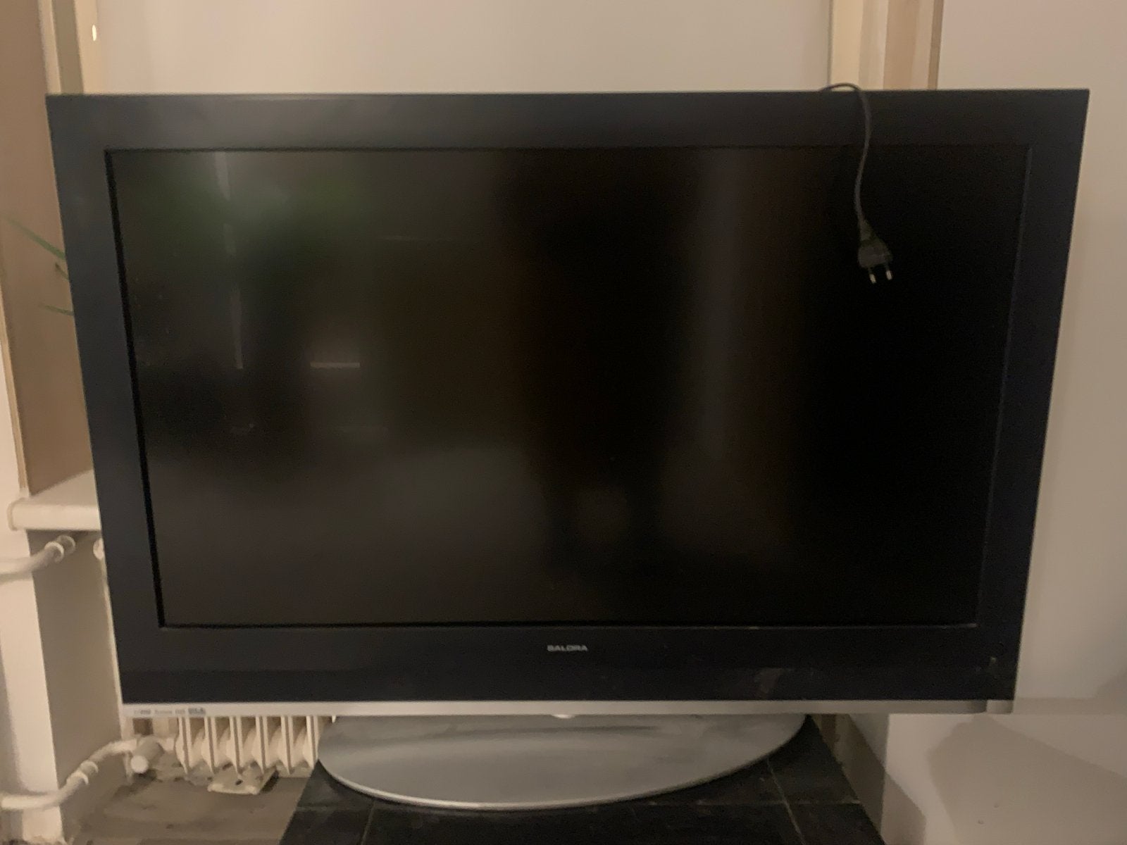 Salora LCD TV - diagonaal 125 cm, b103, h71 (49 inch)