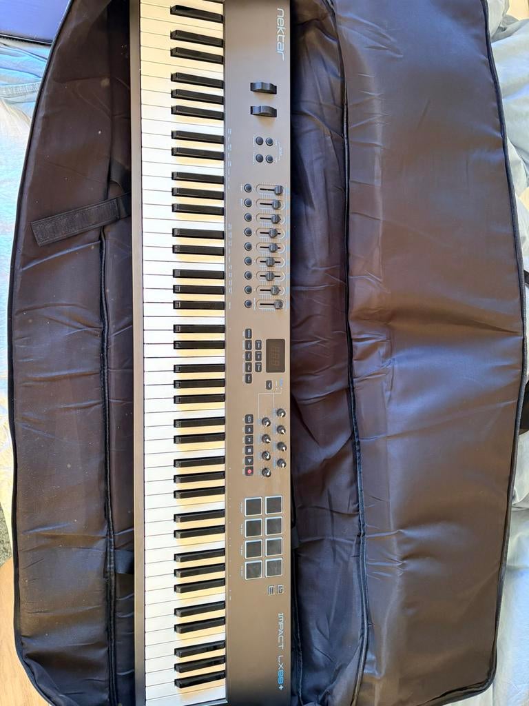Nektar Impact LX88+ midi controller, Muziek en Instrumenten, Midi-apparatuur, Zo goed als nieuw, Ophalen