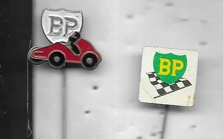 B.P. 2 VERSCHILLENDE SPELEN INCL RACE AUTO ERBIJ, Ophalen of Verzenden, Zo goed als nieuw, Merk, Speldje of Pin