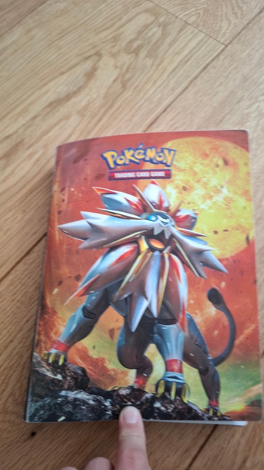 Pokémon boek met ongeveer 100 Pokémon kaarten meer dan op fo, Ophalen, Zo goed als nieuw, Meerdere kaarten