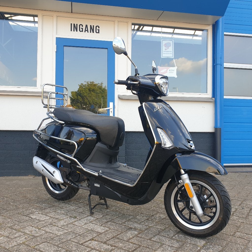 INKOOP :  opzoek naar scooter - motor - motorscooter - ape, Particulier, Toermotor