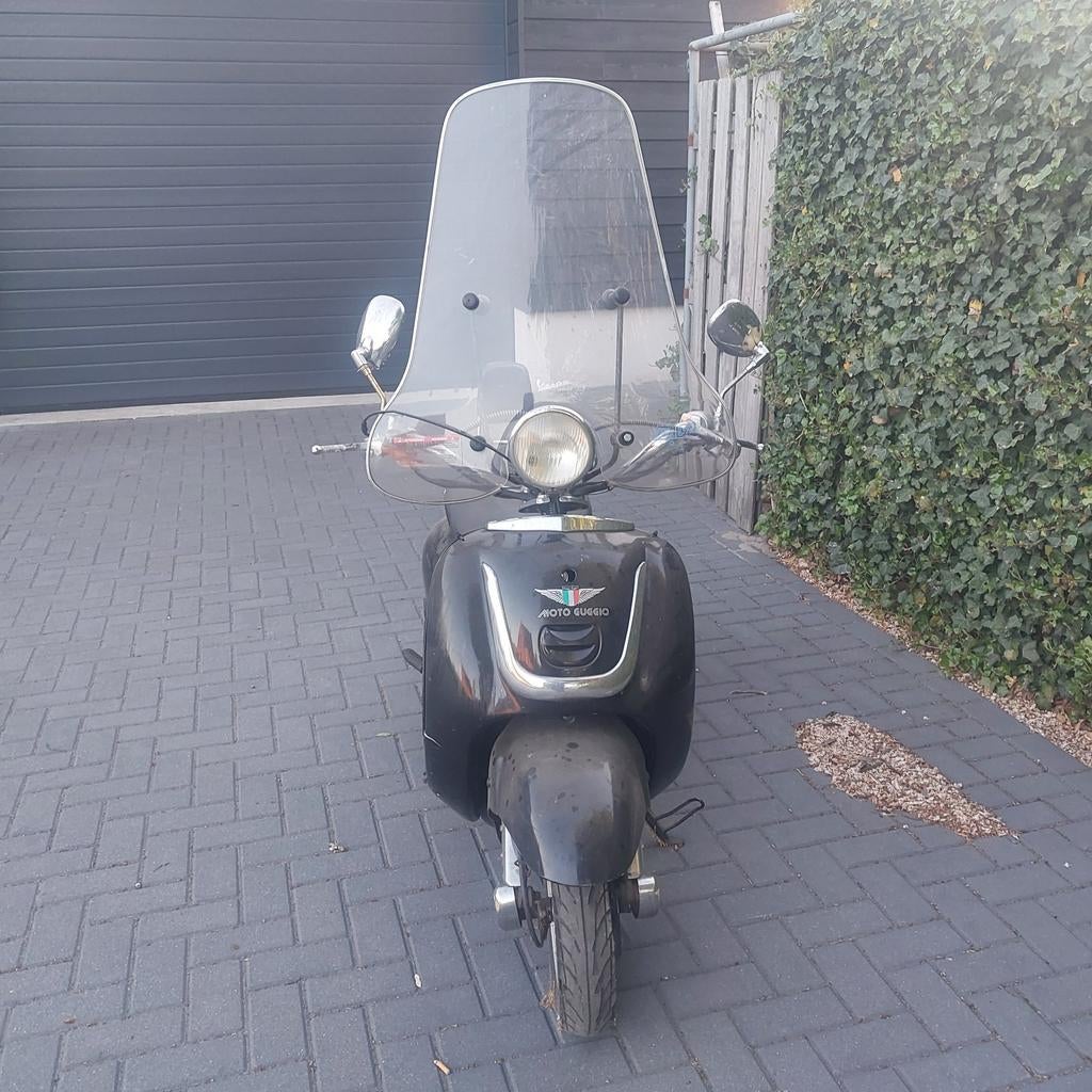 Mooie Moto Guzzi scooter, zo goed als nieuw, Fietsen en Brommers, Snorfietsen en Snorscooters, Ophalen of Verzenden, Zo goed als nieuw