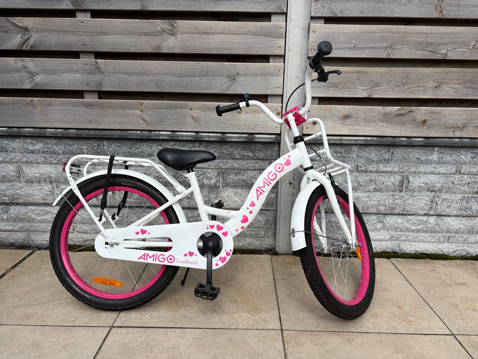Amigo Kinderfiets Wit/Roze 20 inch - Zo goed als nieuw, Ophalen, Terugtraprem, 20 inch, Handrem