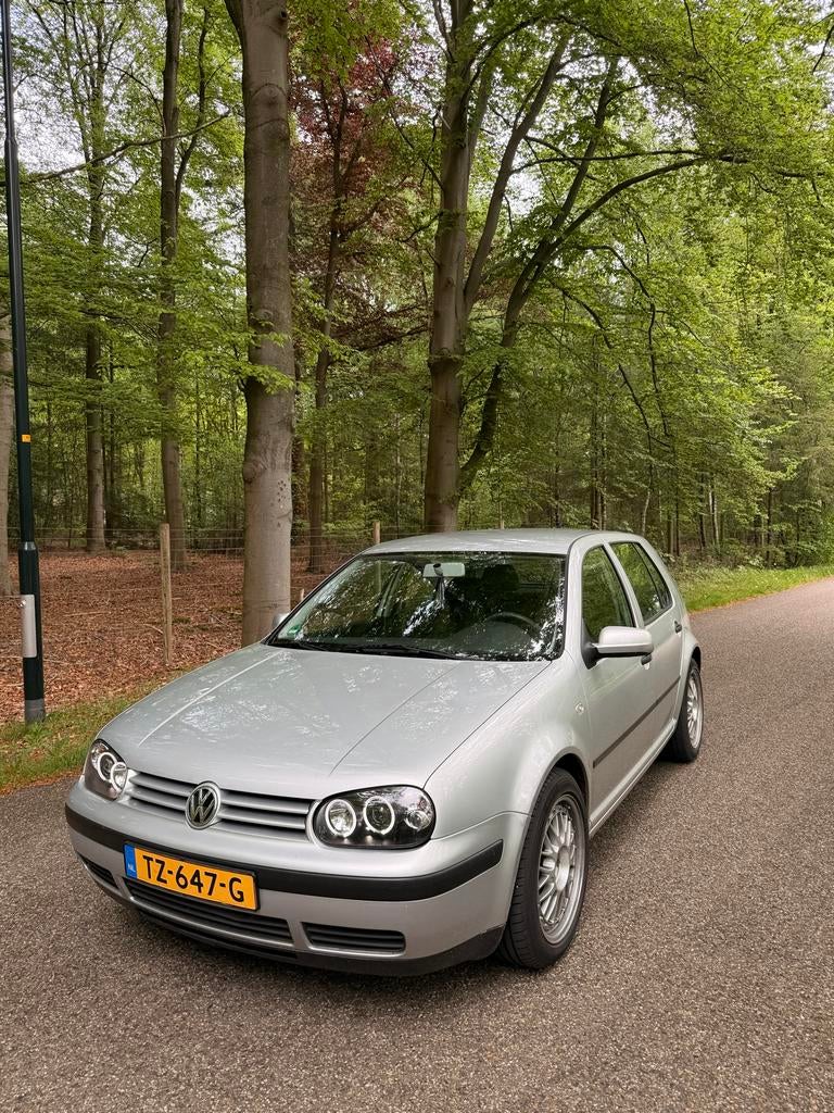 Volkswagen 2001 Grijs, 600 kg, 17 km/l, 57 €/maand, Hatchback