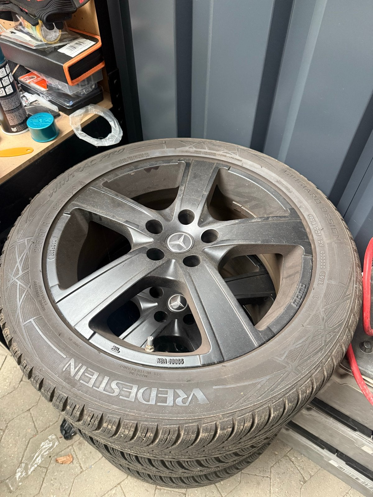 17 inch winterbanden Mercedes A Klasse ET45 5x112, Gebruikt, Banden en Velgen, 17 inch, Winterbanden