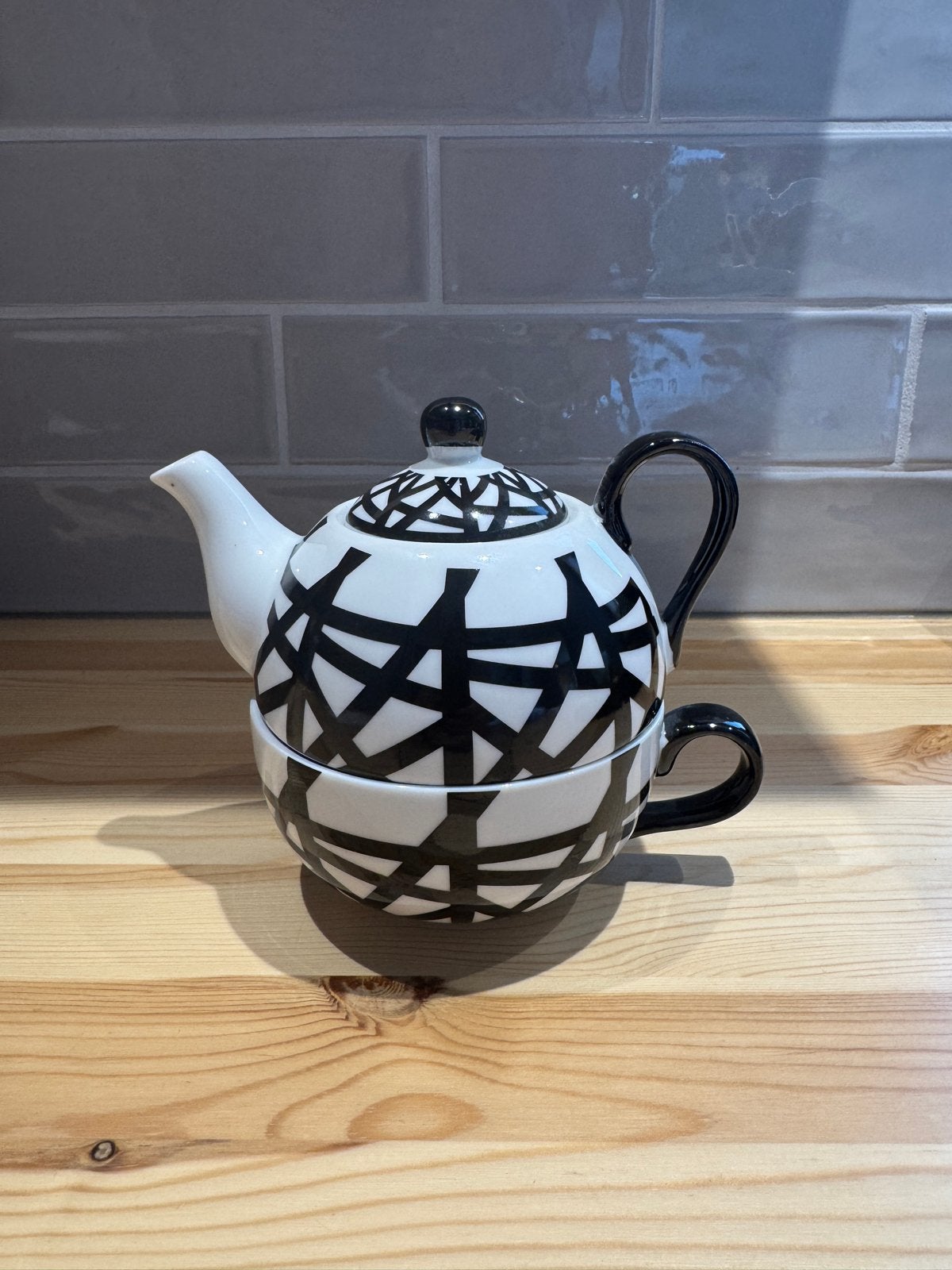 Theepot met kopje - Zwart/Wit modern design, Keramiek, Ophalen of Verzenden, Zo goed als nieuw, Theepot