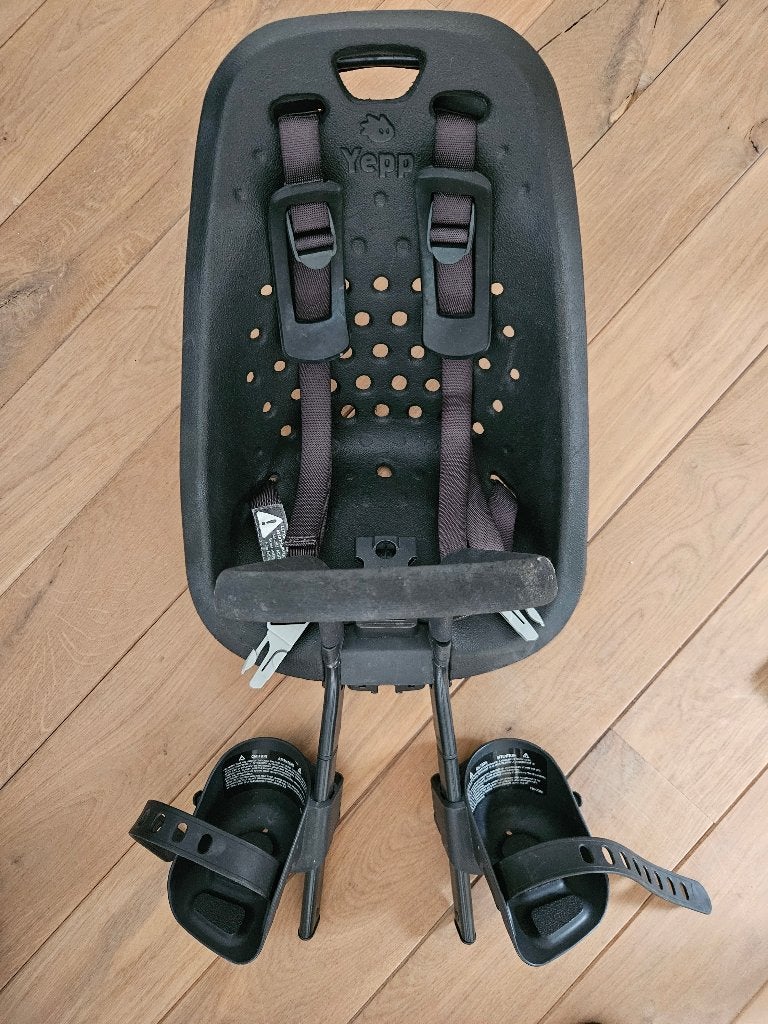 Te koop: Thule Yepp mini, kleur zwart én windscherm, Ophalen, Voetsteuntjes, 0 t/m 18 kg, Voorzitje