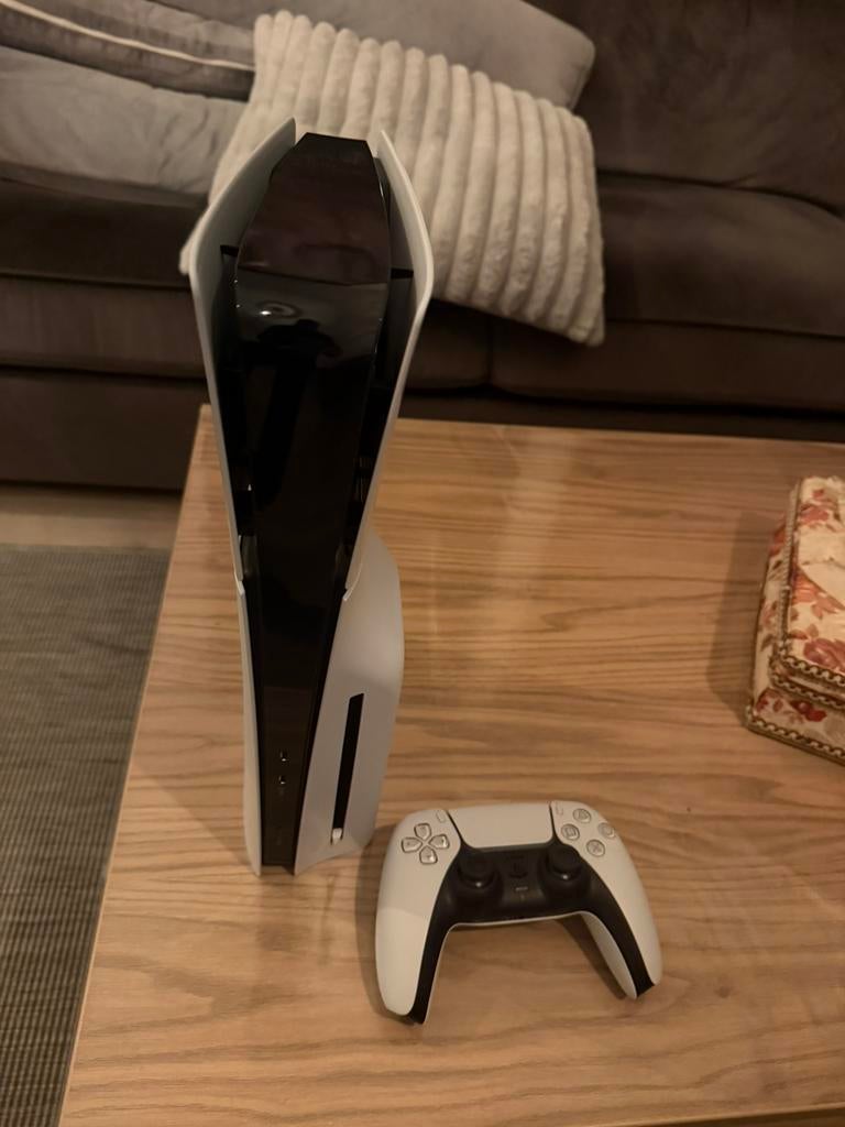 Playstation 5 Slim Disc + controller, Spelcomputers en Games, Spelcomputers | Sony PlayStation 5, Ophalen, Zo goed als nieuw, Playstation 5