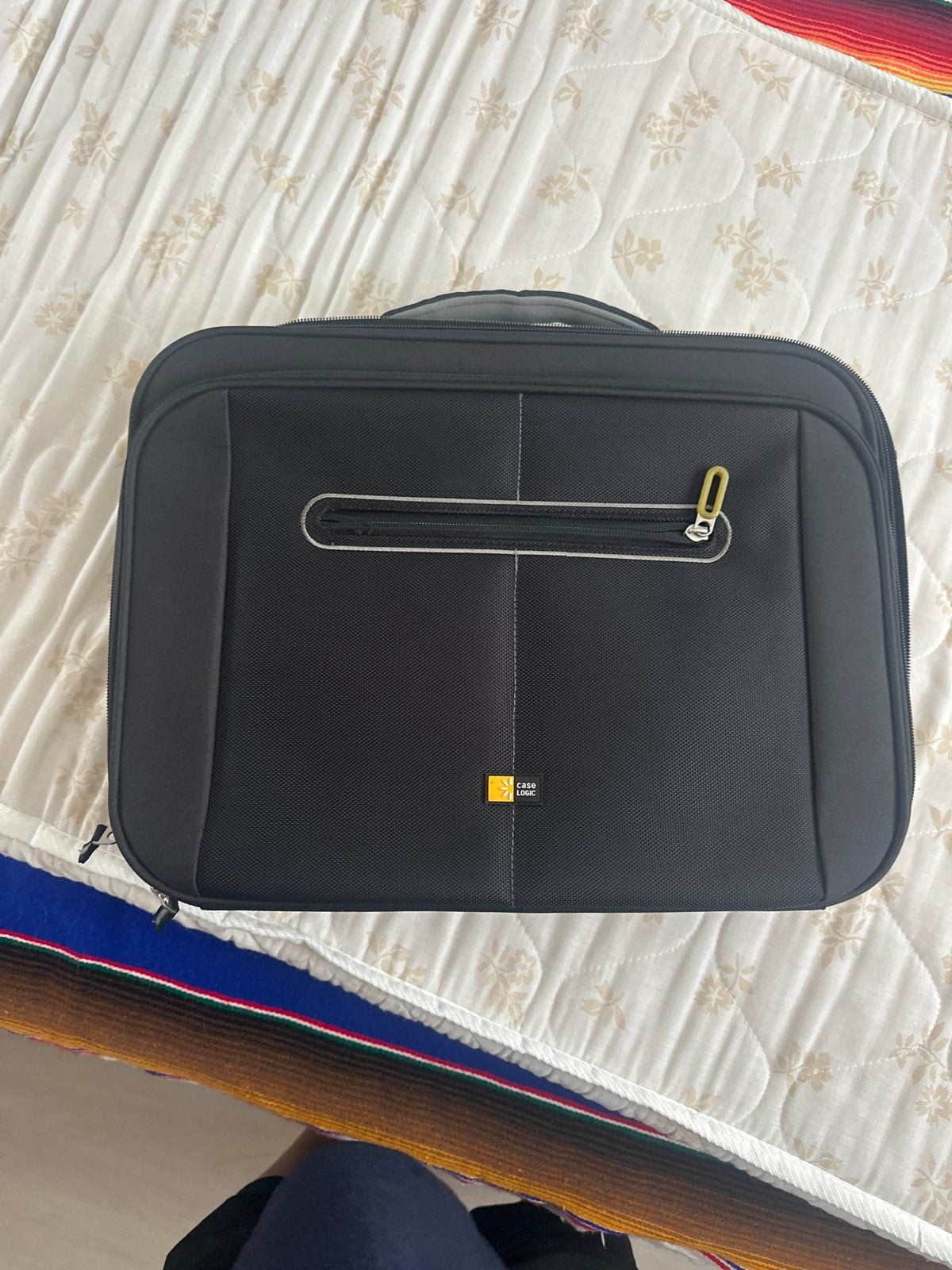 Case Logic laptoptas voor 15 inch laptops, zwart, Gebruikt, Gevoerd laptopvak, 15 inch, Aktetas