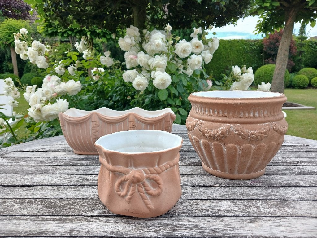 Vintage bloempotten Italy Terracotta reliëf guirlandes 3st., Binnen, Ophalen of Verzenden, Overige vormen, Aardewerk