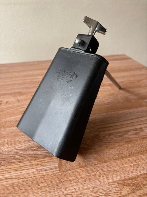 Afro grote cowbell + montage / drumstel en percussie, Muziek en Instrumenten, Ophalen of Verzenden, Zo goed als nieuw, Melodische percussie