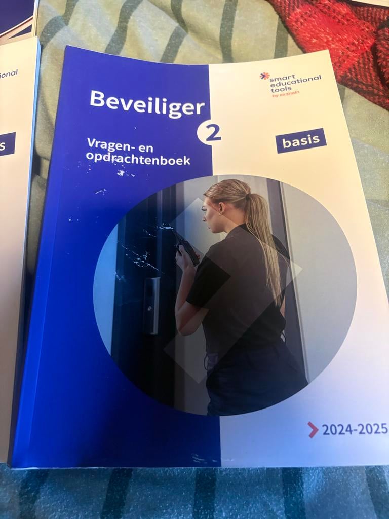 Beveiliger 2 Basis Schoolboeken 2024-2025, Boeken, Ophalen, Zo goed als nieuw, Overige niveaus, Overige vakken