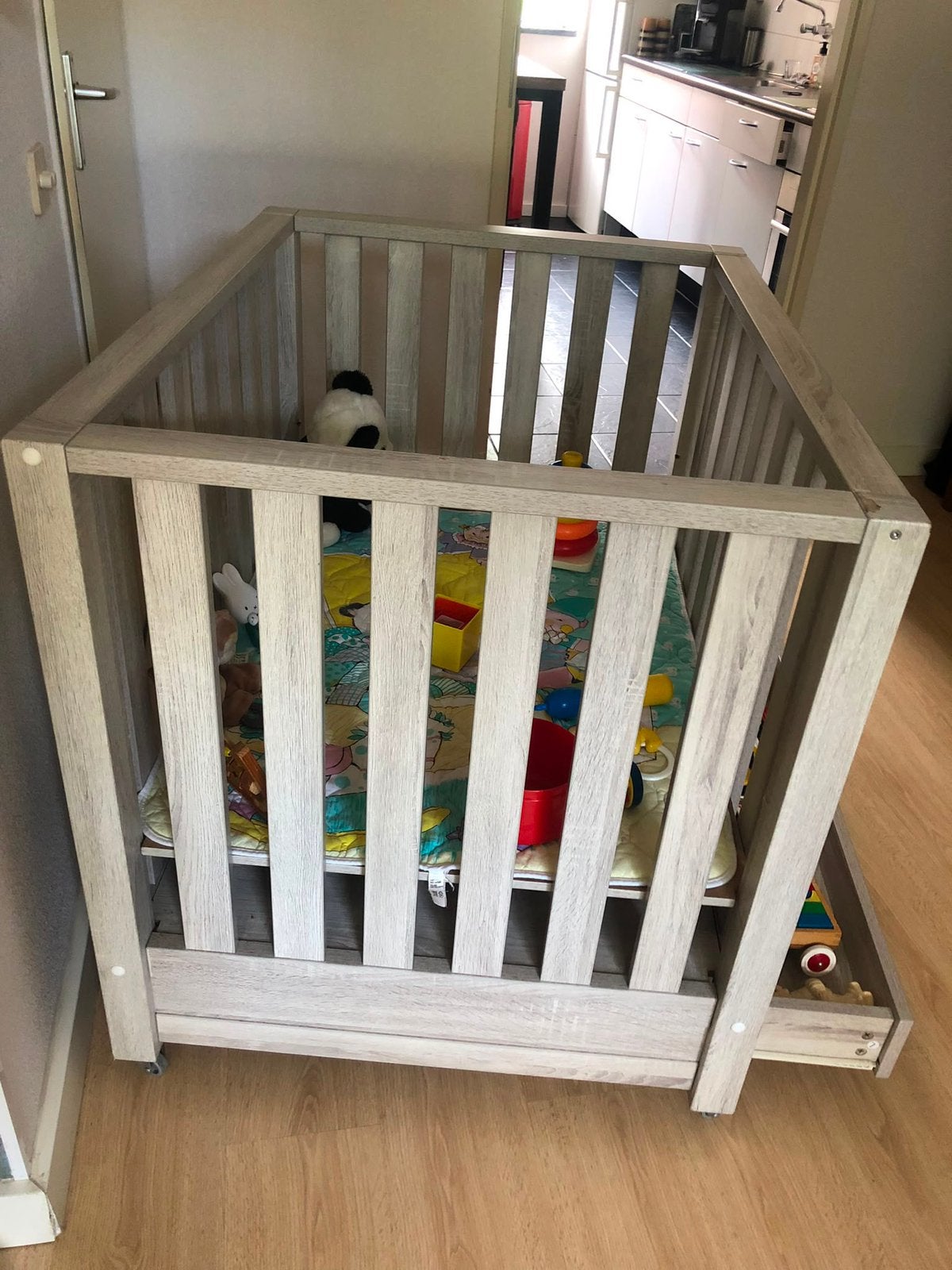 Kinderbox op wielen en lade merk tmf, Kinderen en Baby's, Boxen, Ophalen of Verzenden, Zo goed als nieuw, Lade
