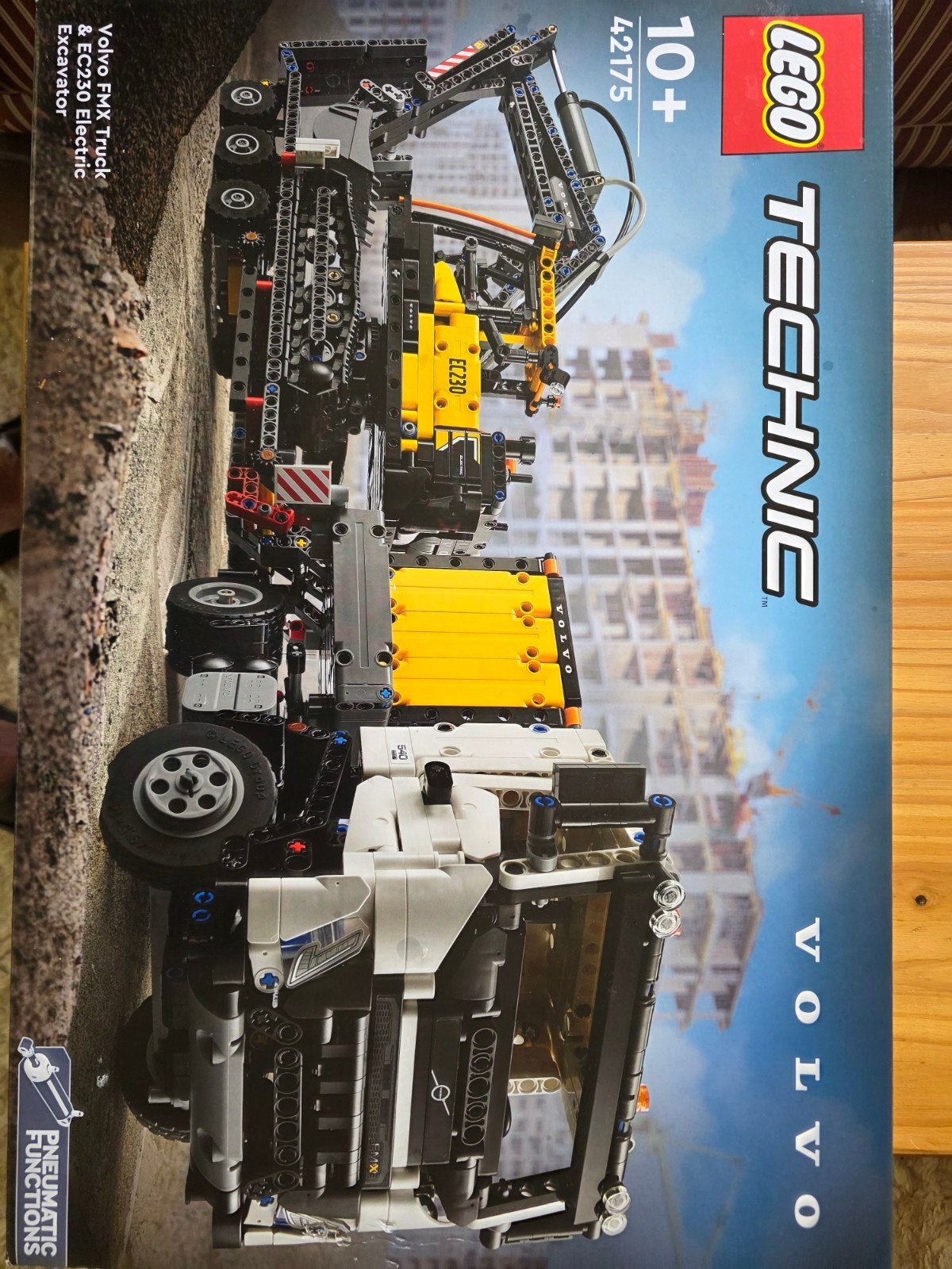 LEGO Technic Volvo FMx Truck & EC230, Ophalen, Zo goed als nieuw, Overige merken