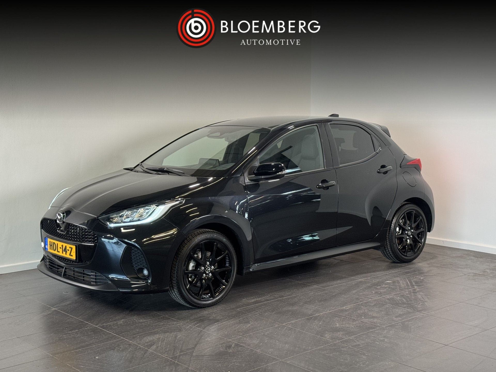 Mazda 2 Hybrid 1.5 Homura Plus | Panorama dak | HUD | Stoel/, Auto's, Dealer onderhouden, 450 kg, Gebruikt, Zwart