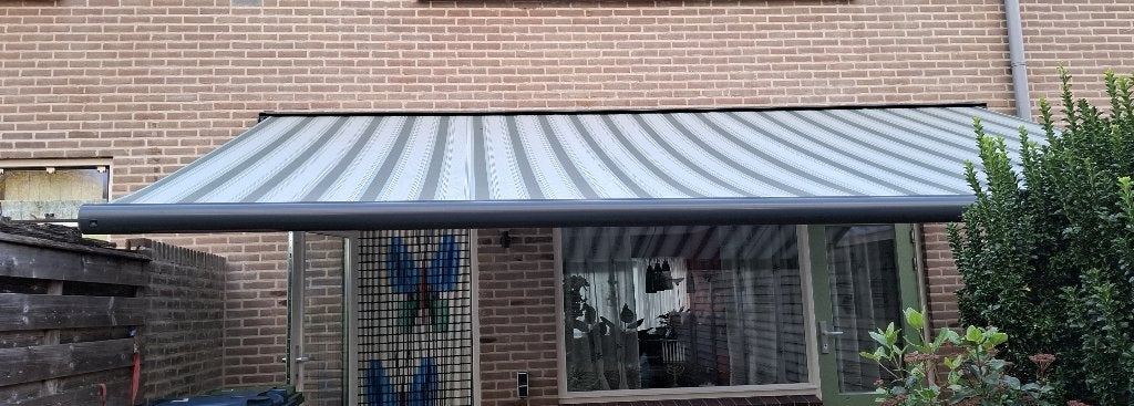 zonwering uitvalscherm, Ophalen, 450 cm of meer, Elektrisch, Zo goed als nieuw