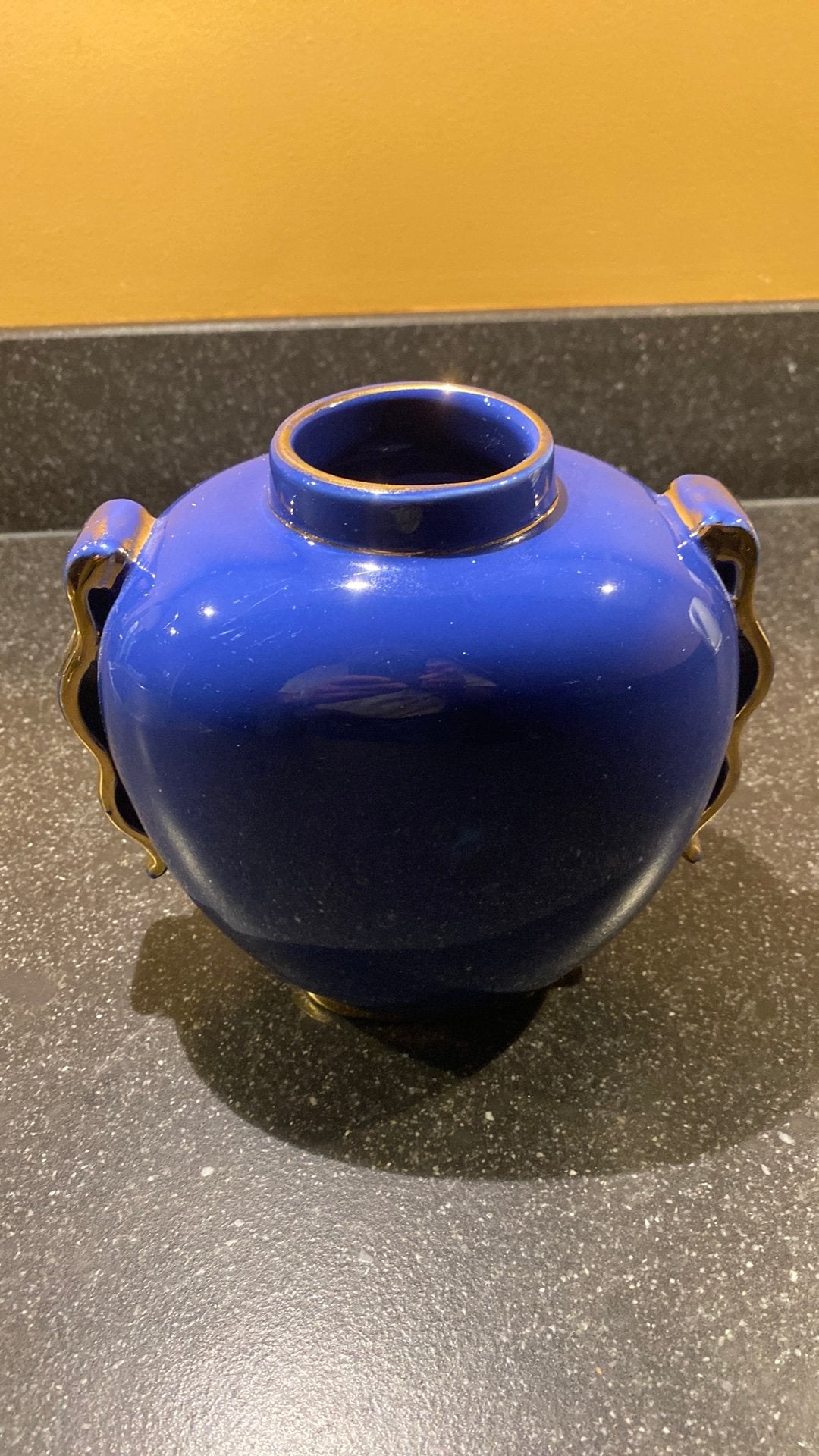 BOCH Frères vaas koningsblauw met bladgoud, Antiek en Kunst, Ophalen of Verzenden