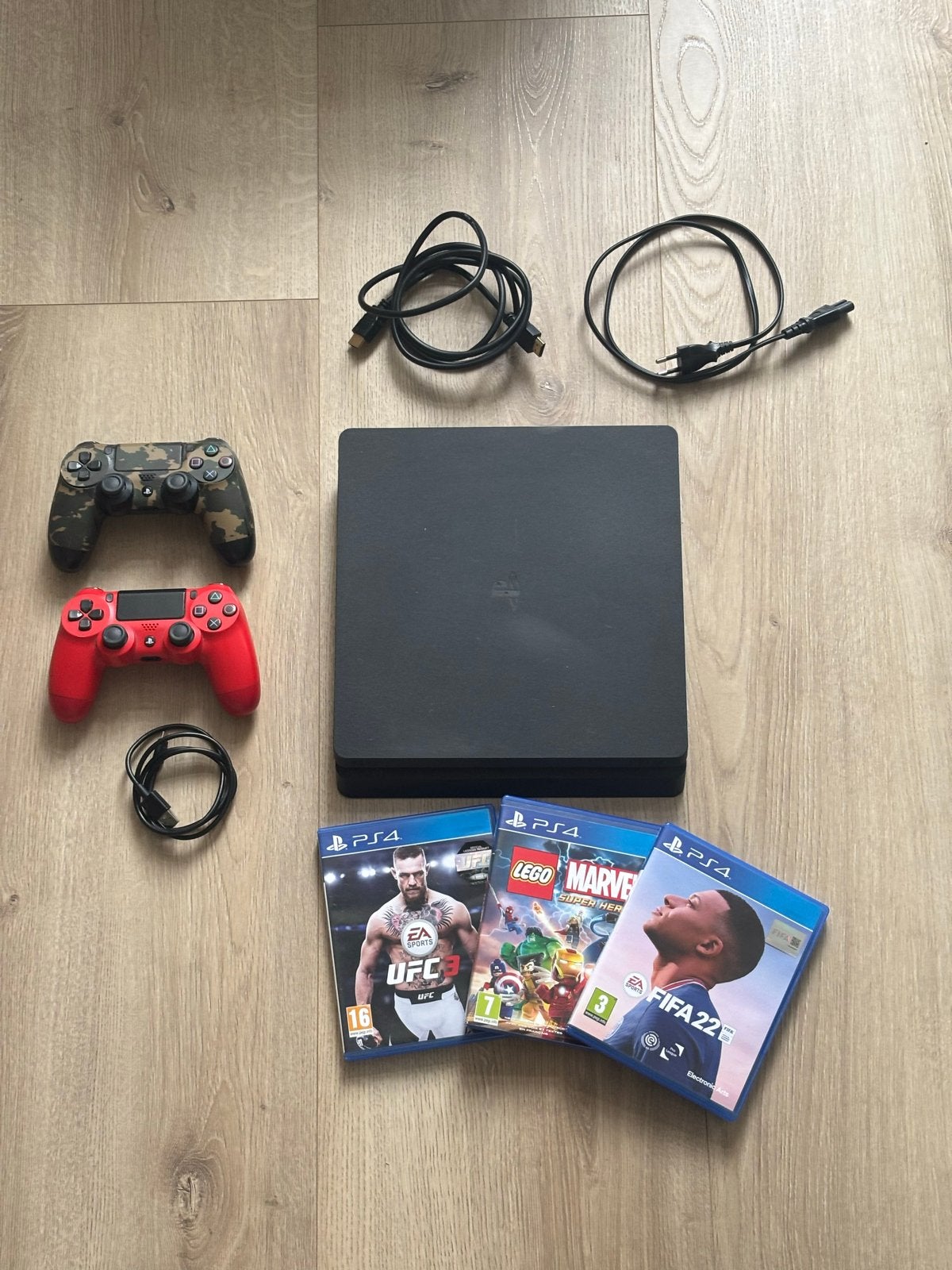 PS4 Slim met 2 controllers en 3 games, Met 2 controllers, Ophalen of Verzenden, Zo goed als nieuw, Slim