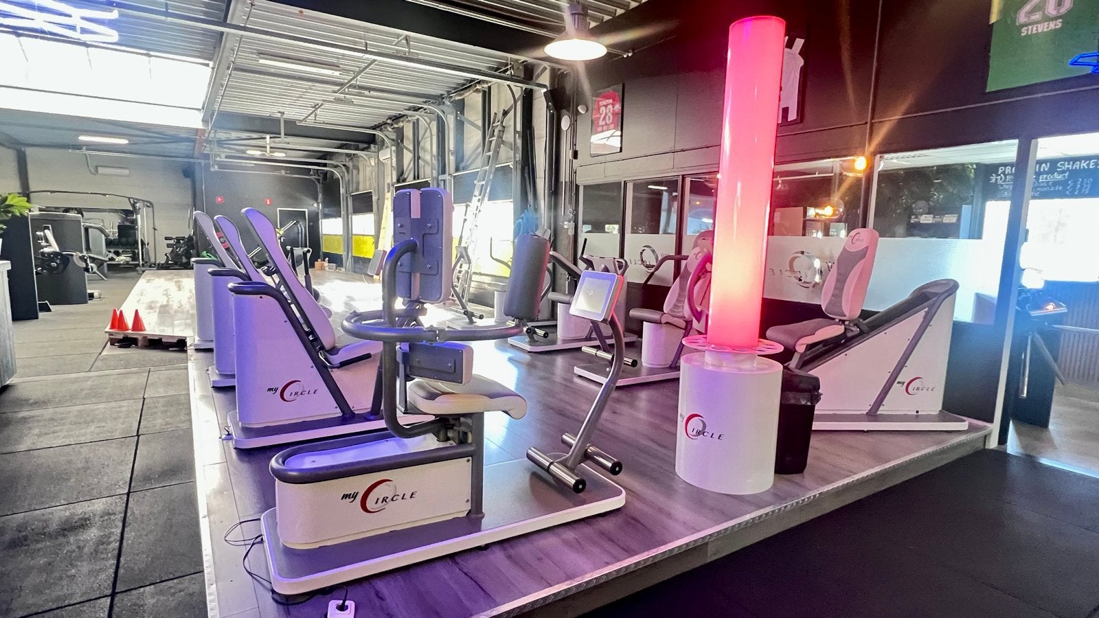 Complete My Circle Fitness Set met Lichtzuil en Training, Ophalen, Krachtstation, Armen, Zo goed als nieuw