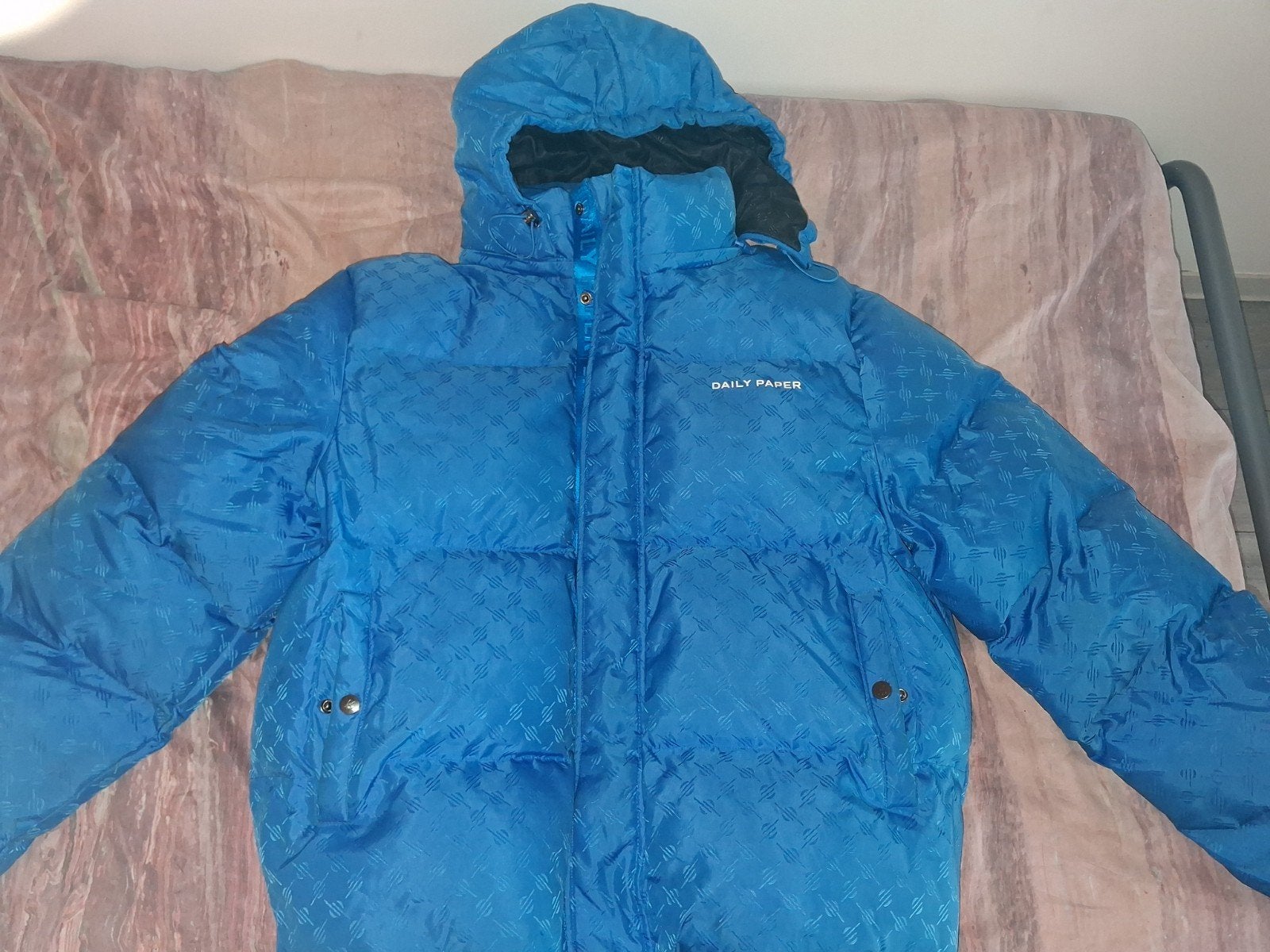 Daily Paper Puffer Jas Blauw - Maat XL, Ophalen, Maat 52/54 (L), Blauw, Nieuw