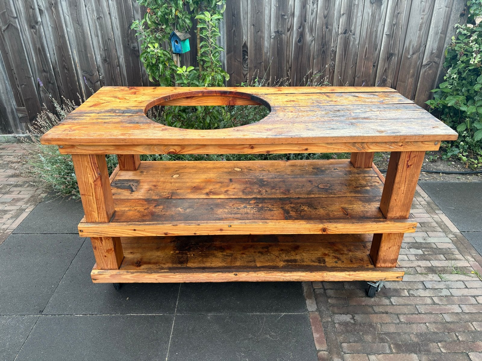 Robuuste houten BBQ-tafel met wielen Bigg Green Egg L, Tuin en Terras, Buitenkeukens, Ophalen, Gebruikt, Houtskool, Handgemaakt