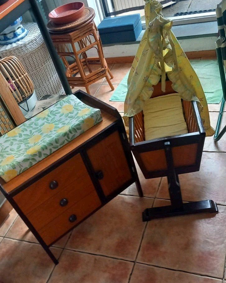 Commode met beweegbaar wiegje, Ophalen