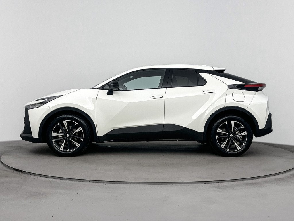 Toyota C-HR 1.8 Hybrid 140 Dynamic *NIEUW* (bj 2026), 12 maanden, Stof, 725 kg, Euro 6