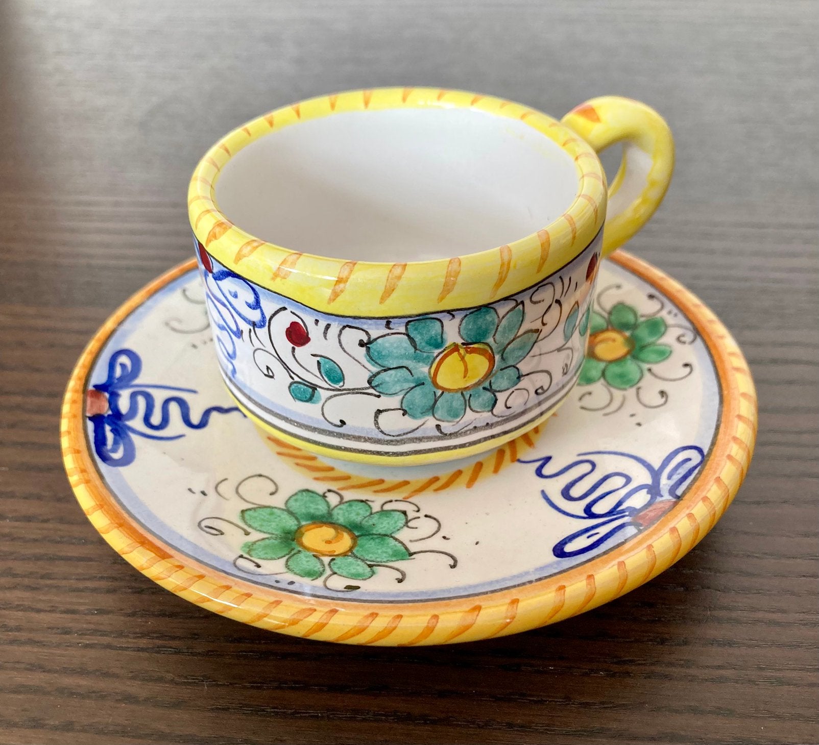 Italiaans Deruta handwerk espressokopje en schotel, Ophalen of Verzenden