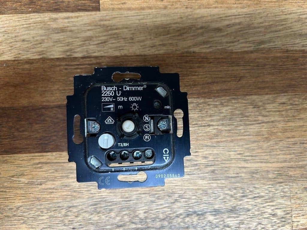 Busch dimmer 2250U 600w, Ophalen of Verzenden, Gebruikt, Busch-Jaeger, Dimmer