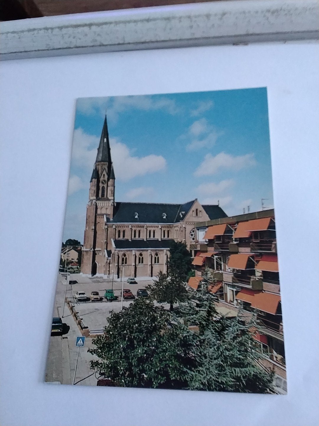 Ansichtkaart Wervershoof R.K. Kerk met bejaardentehuis, Verzamelen, Ophalen of Verzenden